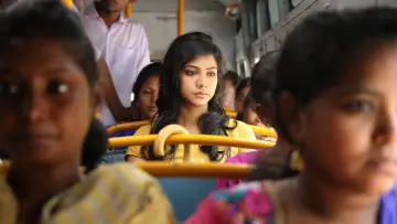 Задник к фильму "காதலும் கடந்து போகும்" #1651722