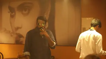 Задник к фильму "காதலும் கடந்து போகும்" #1651732