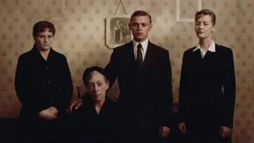 Задник к фильму "Далекие голоса, застывшие жизни" #421566