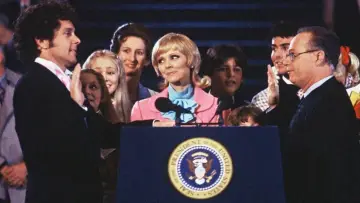 Задник к фильму "The Brady Bunch in the White House" #1062066
