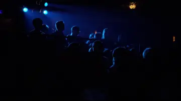 Задник к фильму "Бо Бёрнем: Дарить счастье" #1583588