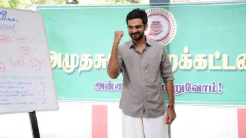Задник к фильму "கூட்டத்தில் ஒருத்தன்" #1149458