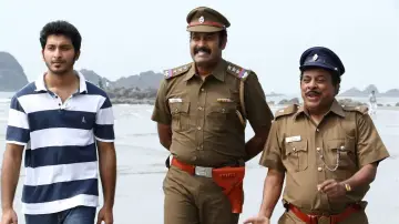 Задник к фильму "மீண்டும் ஒரு காதல் கதை" #1148302