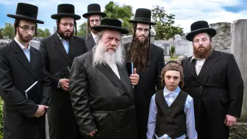 Задник к фильму "Menashe" #716231