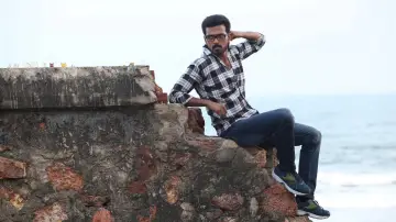 Задник к фильму "நெஞ்சில் துணிவிருந்தால்" #1571619