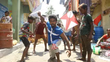 Задник к фильму "குப்பத்து ராஜா" #1157534