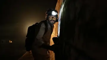 Задник к фильму "களவு தொழிற்சாலை" #1527553