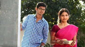 Задник к фильму "பள்ளிப் பருவத்திலே" #1163947