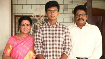 Задник к фильму "பள்ளிப் பருவத்திலே" #1163950