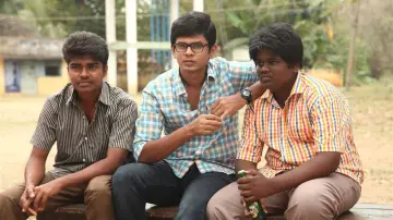 Задник к фильму "பள்ளிப் பருவத்திலே" #1163953
