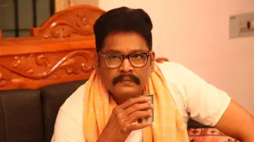 Задник к фильму "பள்ளிப் பருவத்திலே" #1163956
