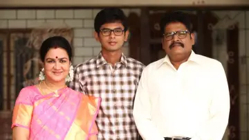 Задник к фильму "பள்ளிப் பருவத்திலே" #1163958