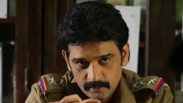 மறைந்திருந்து பார்க்கும் மர்மம் என்ன постер