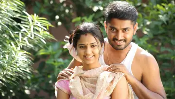 Задник к фильму "மறைந்திருந்து பார்க்கும் மர்மம் என்ன" #1161933