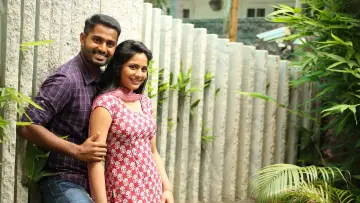 Задник к фильму "மறைந்திருந்து பார்க்கும் மர்மம் என்ன" #1161935