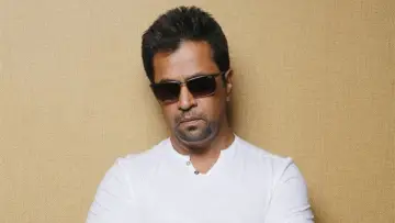 Задник к фильму "இரும்புத்திரை" #1777956