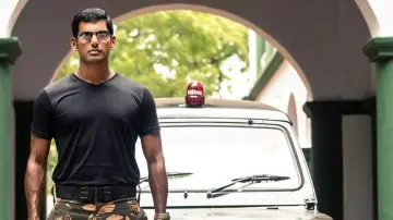 Задник к фильму "இரும்புத்திரை" #1777960