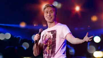 Задник к фильму "Russell Howard: Recalibrate" #1173774