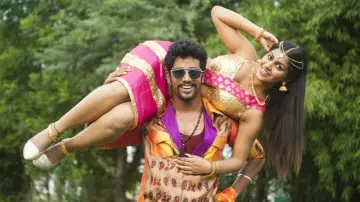 Задник к фильму "மணியார் குடும்பம்" #1164248