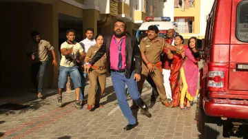 Задник к фильму "உத்தரவு மகாராஜா" #1163064