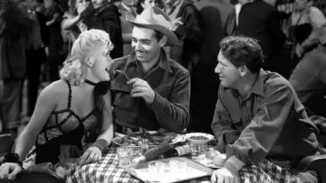 Задник к фильму "Шумный город" #1589823