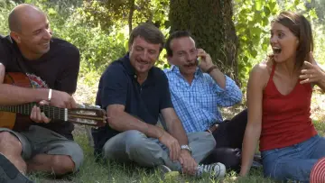 Задник к фильму "Tu la conosci Claudia?" #266289