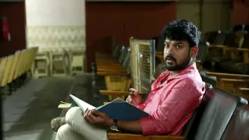 Задник к фильму "கன்னி ராசி" #1162689