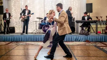 Задник к фильму "Love at First Dance" #425160