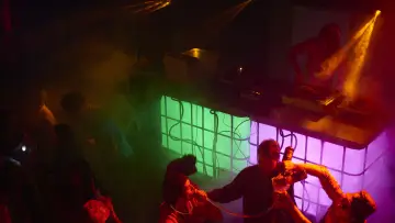 Задник к фильму "Ravers" #737822