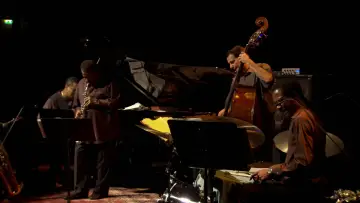 Задник к фильму "The Language of the Unknown: A Film About the Wayne Shorter Quartet" #459397