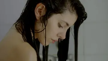 Mia постер