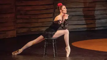 Задник к фильму "Bolshoi Ballet: Carmen Suite / Petrushka" #1803791