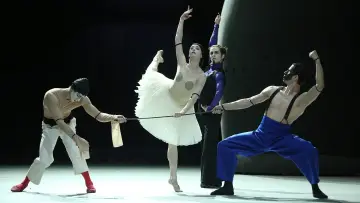Задник к фильму "Bolshoi Ballet: Carmen Suite / Petrushka" #1803793