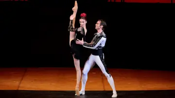 Задник к фильму "Bolshoi Ballet: Carmen Suite / Petrushka" #1803794