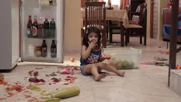Задник к фильму "Pihu" #871999