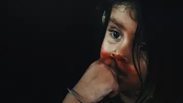 Задник к фильму "Pihu" #872000
