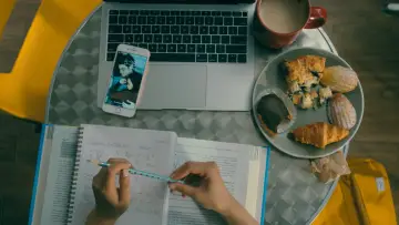 Задник к фильму "Всем парням: P.S. Я все еще люблю тебя" #812343