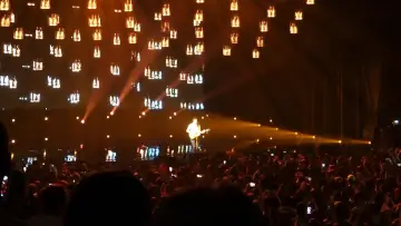Задник к фильму "Vianney en concert à l’AccorHotels Arena" #1157125