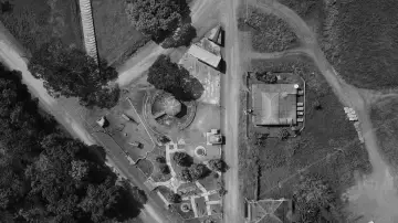 Задник к фильму "Fordlandia Malaise" #1784388