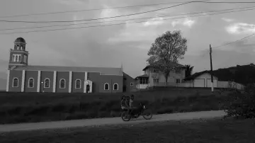 Задник к фильму "Fordlandia Malaise" #1784389