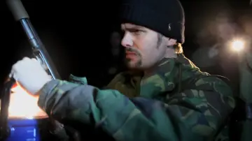 Задник к фильму "Torn: A Shock Youmentary" #1174374
