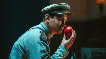 Задник к фильму "Август" #869393