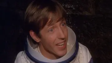 Задник к фильму "Unidentified Flying Oddball" #1587856