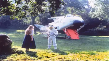 Задник к фильму "Unidentified Flying Oddball" #1587859