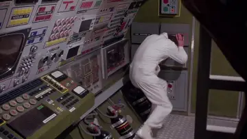 Задник к фильму "Unidentified Flying Oddball" #1587862