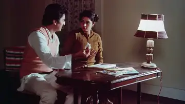 Задник к фильму "மூன்றாம் பிறை" #1158573