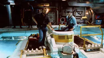 Задник к фильму "Under Pressure: Making 