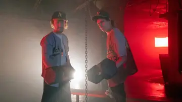 Задник к фильму "The Lonely Island представляет: неофициальная история братьев-бейсболистов" #1071450