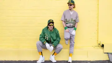Задник к фильму "The Lonely Island представляет: неофициальная история братьев-бейсболистов" #428329