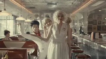 Задник к фильму "Это всё она!" #1786124